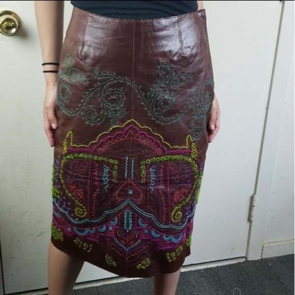 Sleeping on snow embroidered leather skirt size 2 - Picture 1 of 5